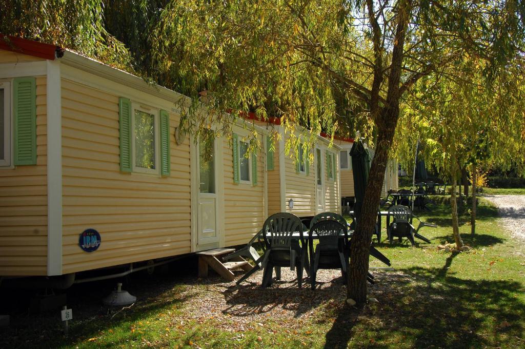 Camping La Ferme De Кастеллан Номер фото
